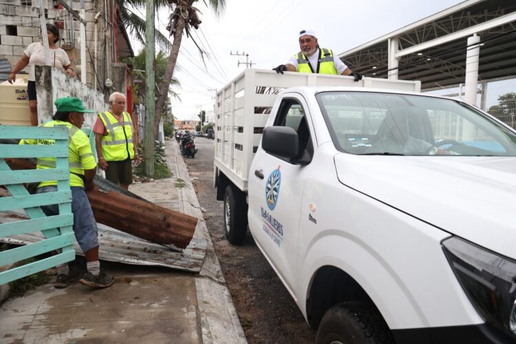 Realizan jornada masiva de limpieza y descacharrización en Isla Mujeres