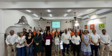 Reafirma IEQROO su compromiso con juventudes de la Universidad Aztlán y el INESAP