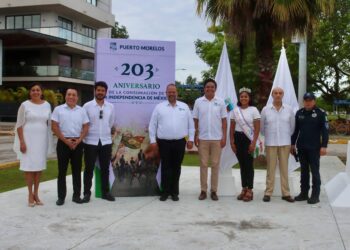 Conmemoran autoridades de Puerto Morelos el 203 Aniversario de la Consumación de la Independencia de México