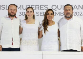 Atenea Gómez rinde protesta como presidenta municipal de Isla Mujeres