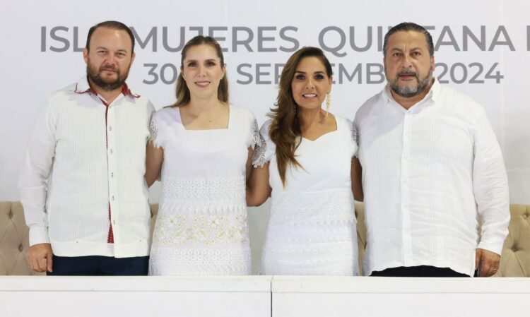 Atenea Gómez rinde protesta como presidenta municipal de Isla Mujeres