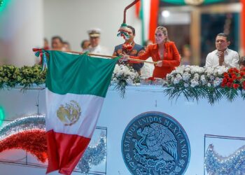 Celebra Atenea Gómez el Grito de Independencia con el pueblo de Isla Mujeres