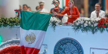 Celebra Atenea Gómez el Grito de Independencia con el pueblo de Isla Mujeres