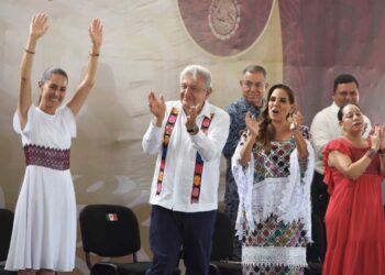 AMLO y Sheinbaum entregan mil 600 títulos de propiedad en Quintana Roo