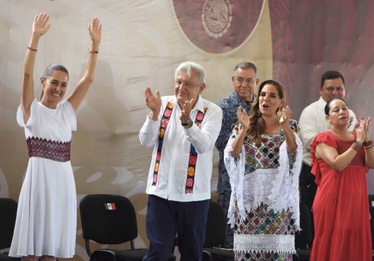 AMLO y Sheinbaum entregan mil 600 títulos de propiedad en Quintana Roo
