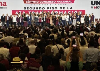 Claudia Sheinbaum recita decálogo a dirigencia del partido; pide licencia