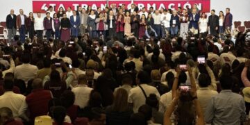 Claudia Sheinbaum recita decálogo a dirigencia del partido; pide licencia