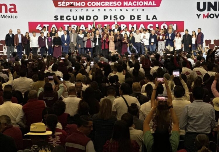 Claudia Sheinbaum recita decálogo a dirigencia del partido; pide licencia