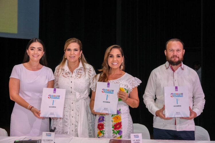 Mara Lezama asiste al Tercer Informe Municipal en Playa del Carmen