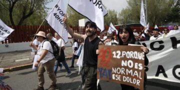 Marchan para exigir a diputados reducción de jornada laboral a 40 horas