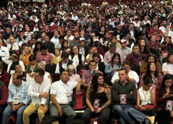 AMLO pide "fortalecer la hermandad" en Congreso Nacional de Morena