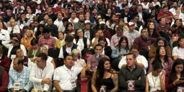 AMLO pide "fortalecer la hermandad" en Congreso Nacional de Morena