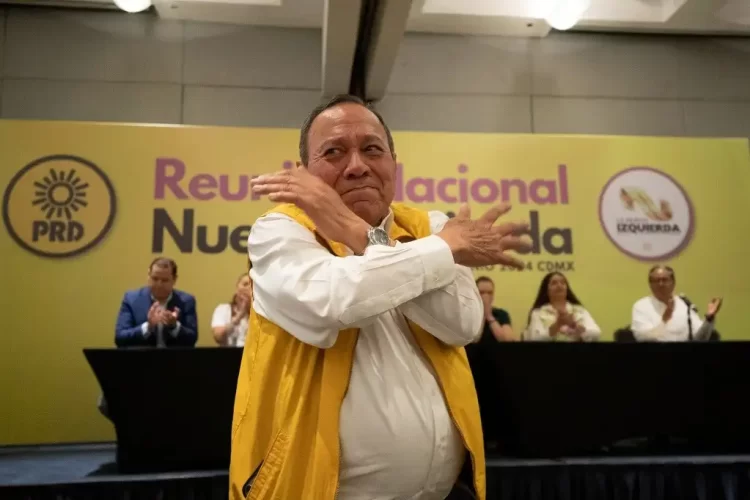 "No celebro que el PRD haya perdido el registro", asegura AMLO