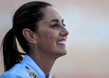 "Preparada y responsable", así se dice Claudia Sheinbaum en su primera "mañanera del pueblo"