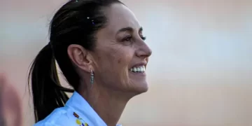 "Preparada y responsable", así se dice Claudia Sheinbaum en su primera "mañanera del pueblo"