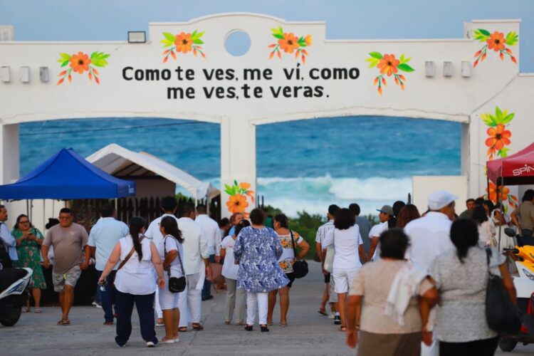 Realiza gobierno de Isla Mujeres Convivencia con las Ánimas en el Panteón de La Gloria