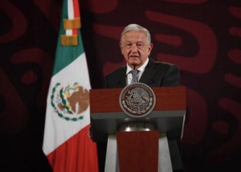 AMLO entrega declaración patrimonial correspondiente a fin de su gestión