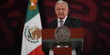 AMLO entrega declaración patrimonial correspondiente a fin de su gestión