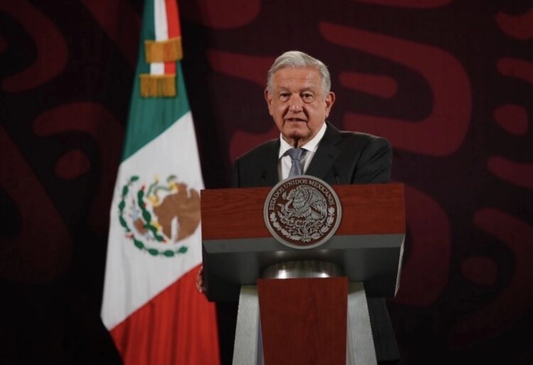 AMLO entrega declaración patrimonial correspondiente a fin de su gestión