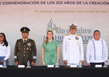 Atenea Gómez asiste a ceremonia conmemorativa por 203 Aniversario de la Creación de la Armada de México