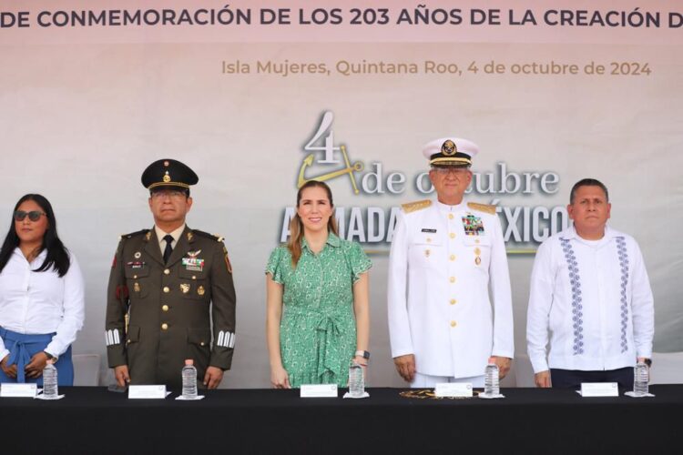 Atenea Gómez asiste a ceremonia conmemorativa por 203 Aniversario de la Creación de la Armada de México
