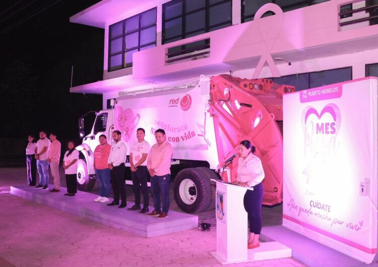 Ponen en marcha el “Carrito Rosa” y encendido de luces del Palacio Municipal de Puerto Morelos