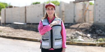 Atenea Gómez supervisa obra del Centro de Bienestar Animal en Isla Mujeres