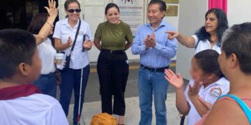 Promueve Chucho Pool apoyos para niñas y niños con discapacidad visual en Cancún