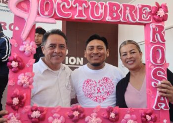 Concientizan a jóvenes sobre la prevención del cáncer de mama en Isla Mujeres