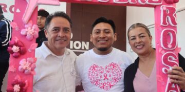 Concientizan a jóvenes sobre la prevención del cáncer de mama en Isla Mujeres