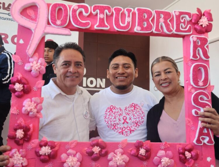 Concientizan a jóvenes sobre la prevención del cáncer de mama en Isla Mujeres