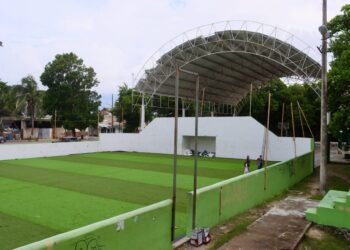 Avanza el mejoramiento y rehabilitación de espacios deportivos en Puerto Morelos