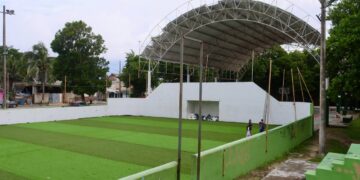 Avanza el mejoramiento y rehabilitación de espacios deportivos en Puerto Morelos