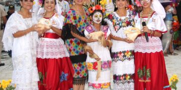 Invita Ana Paty Peralta a cancunenses a sumarse a IV festival "Hanal Pixán"