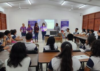 Imparten taller de robótica para niñas y mujeres jóvenes en Puerto Morelos