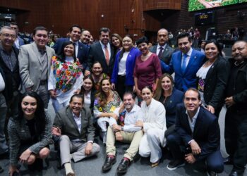 Blanca Merari asiste a Cámara Diputados por 50 Aniversario de Quintana Roo