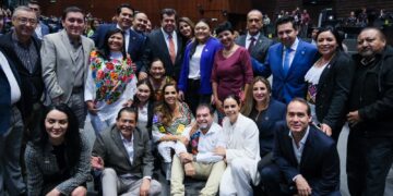 Blanca Merari asiste a Cámara Diputados por 50 Aniversario de Quintana Roo