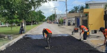 Se reanudan los trabajos de bacheo en Puerto Morelos