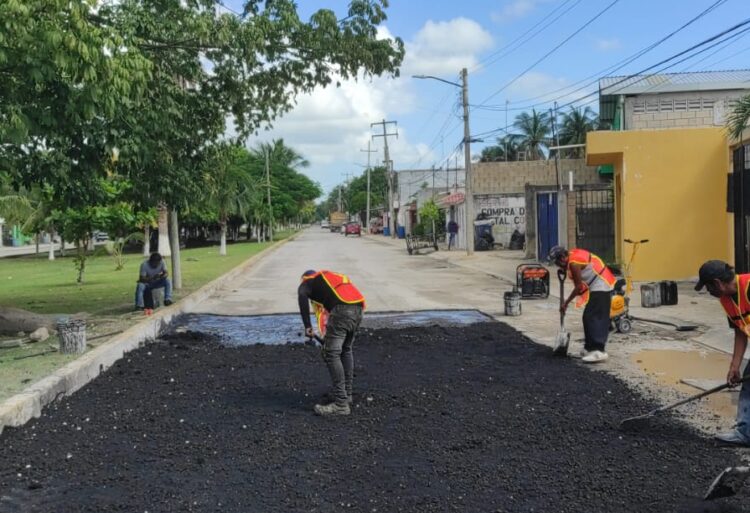 Se reanudan los trabajos de bacheo en Puerto Morelos