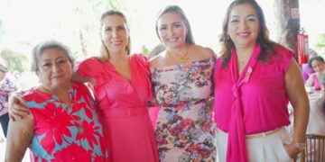 Isleñas se solidarizan a la lucha contra el cáncer de mama en el Desayuno del Tacón Rosa