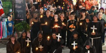 Inicia gobierno de Isla Mujeres festividades del Día de Muertos con La Callejoneada