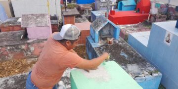 Panteones de Puerto Morelos y Leona Vicario, prácticamente listos para los Días de Muertos