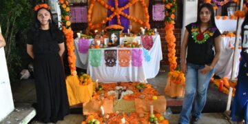 Destaca Secretario del Ayuntamiento ante estudiantes de Leona Vicario importancia de conservar tradiciones