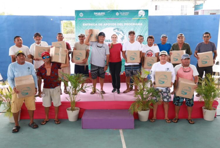 Entrega Atenea Gómez apoyos alimentarios del Programa ‘Familia Pescadora’
