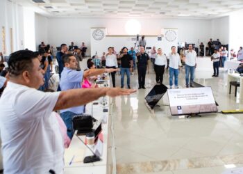 Rinden protesta integrantes de Comisión Municipal de Transporte 2024-2027 en Playa del Carmen