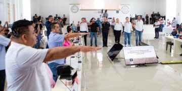 Rinden protesta integrantes de Comisión Municipal de Transporte 2024-2027 en Playa del Carmen