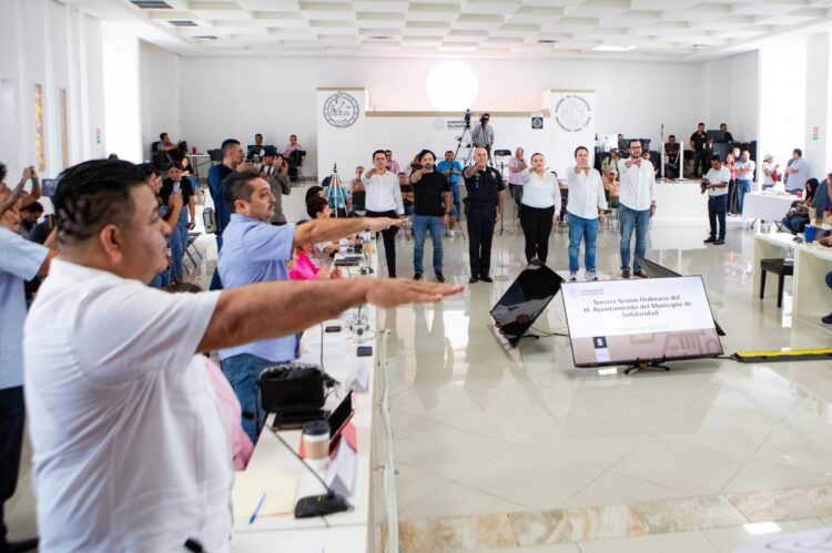 Rinden protesta integrantes de Comisión Municipal de Transporte 2024-2027 en Playa del Carmen