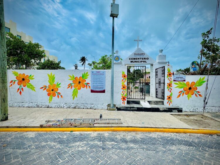 Prepara gobierno de Isla Mujeres panteones municipales para celebrar el Día de Muertos