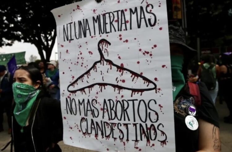 Proponen derogar por completo el delito de aborto en la Ciudad de México