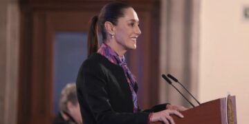 Claudia Sheinbaum ofrece reducir el déficit público para 2025